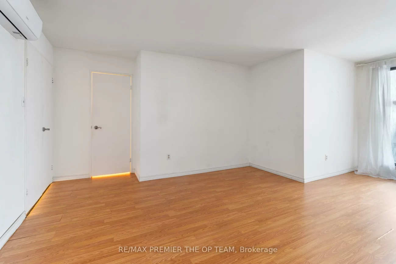 1016, Falgarwood, 1005 - FA Falgarwood, Oakville