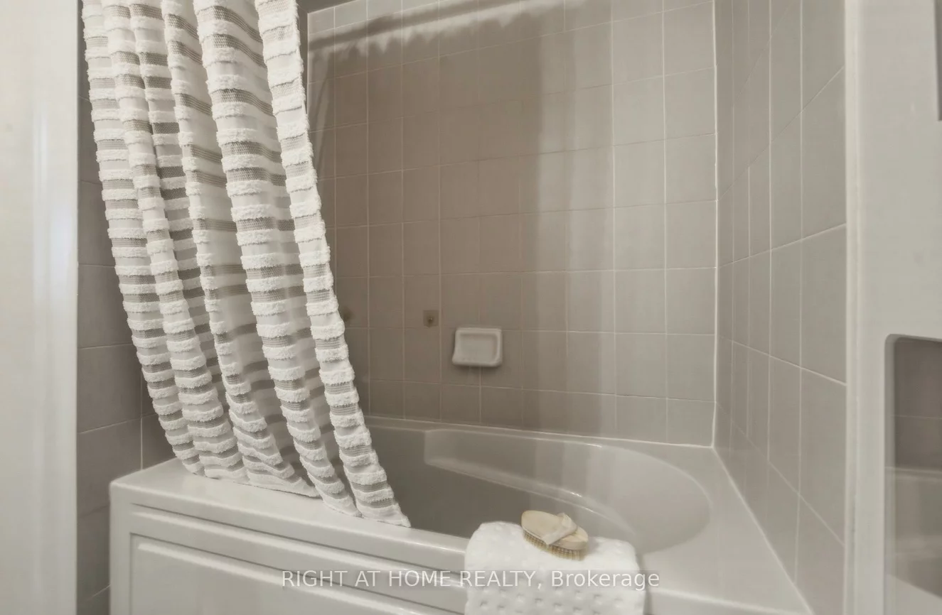 2420, Baronwood, 1019 - WM Westmount, Oakville