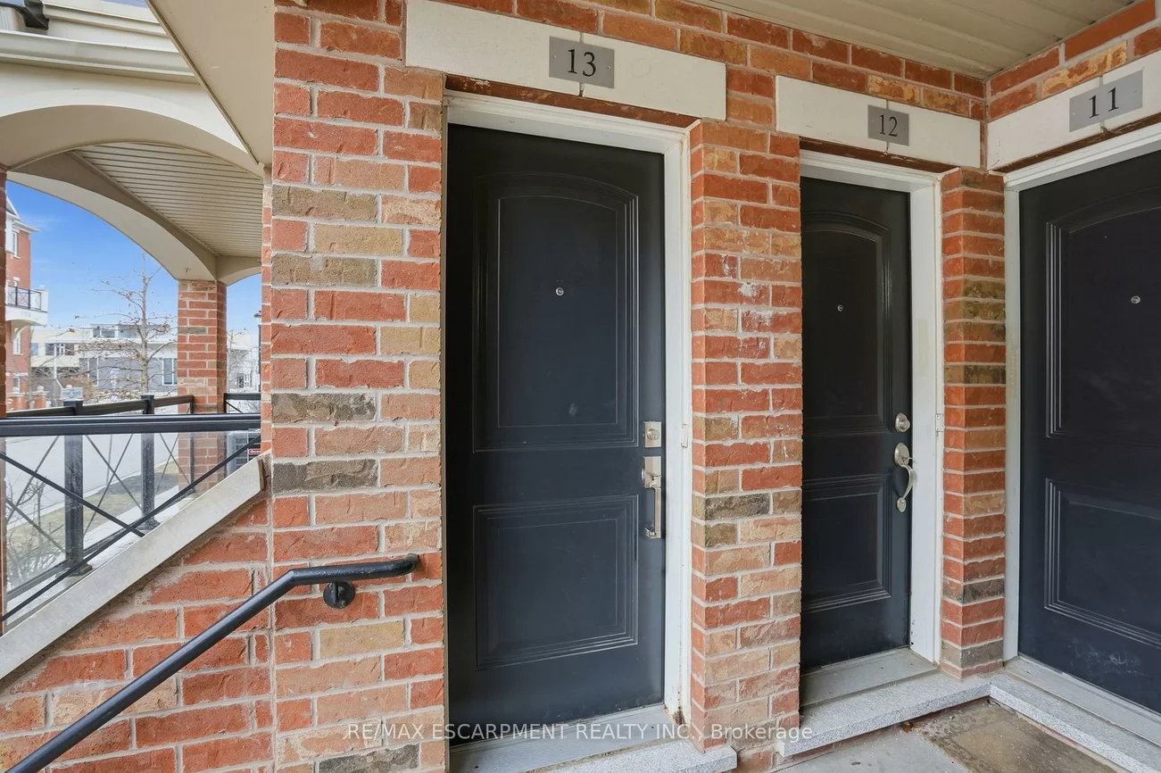 2464, Post, 1015 - RO River Oaks, Oakville