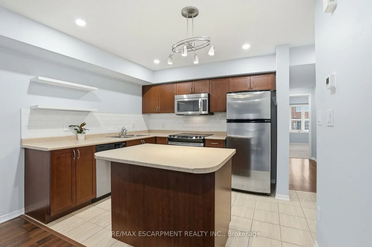 2464, Post, 1015 - RO River Oaks, Oakville