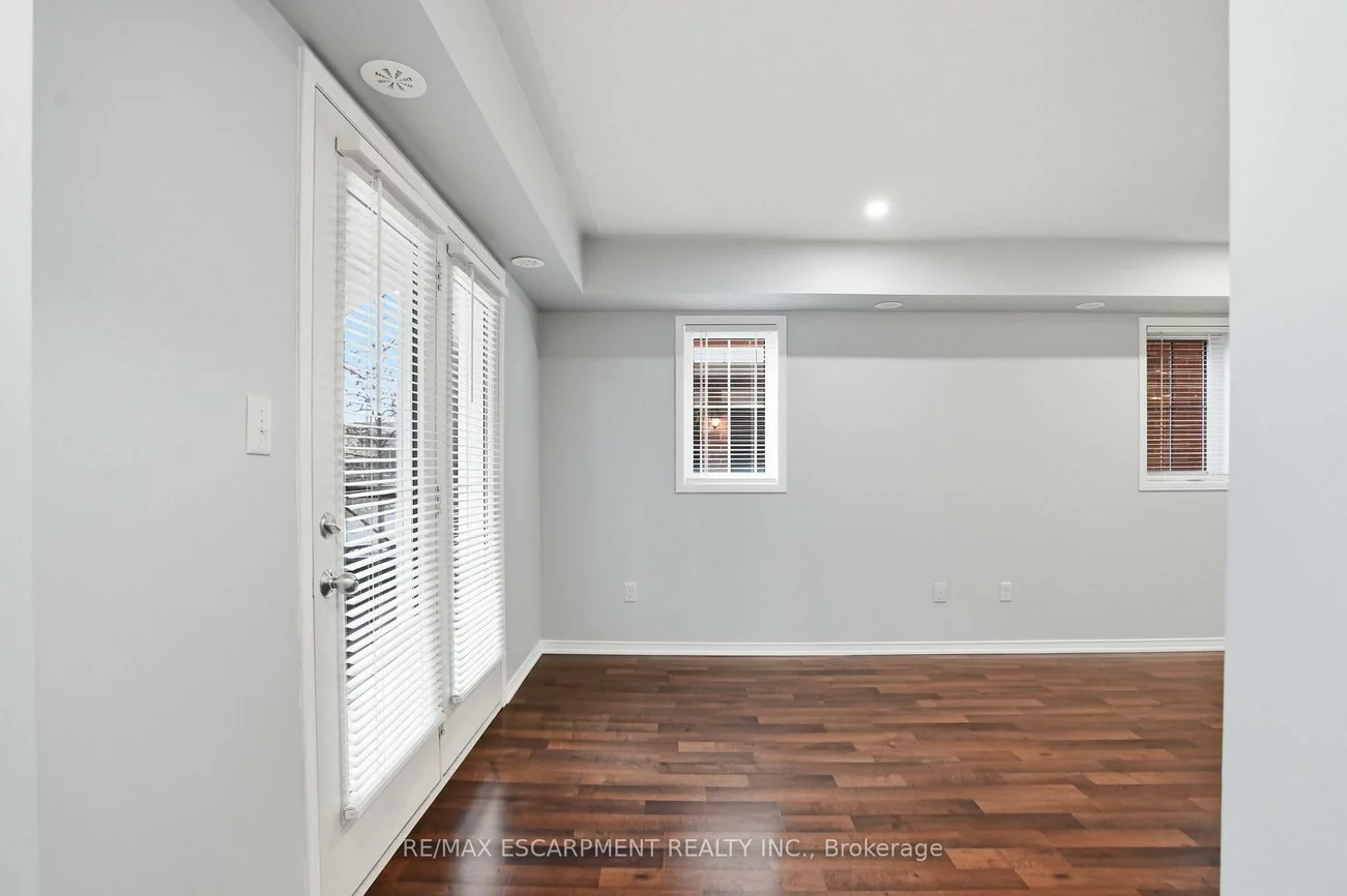 2464, Post, 1015 - RO River Oaks, Oakville