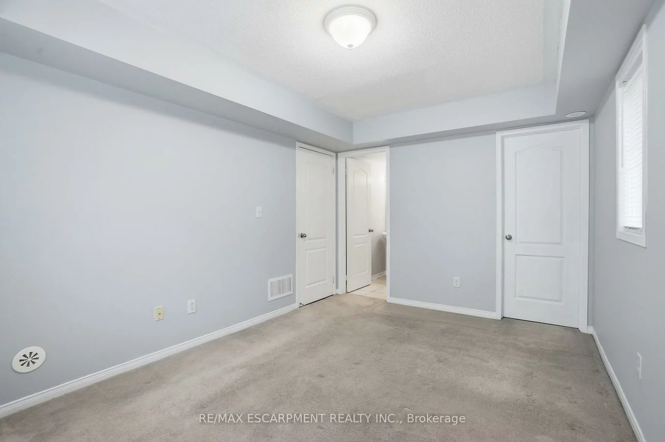 2464, Post, 1015 - RO River Oaks, Oakville