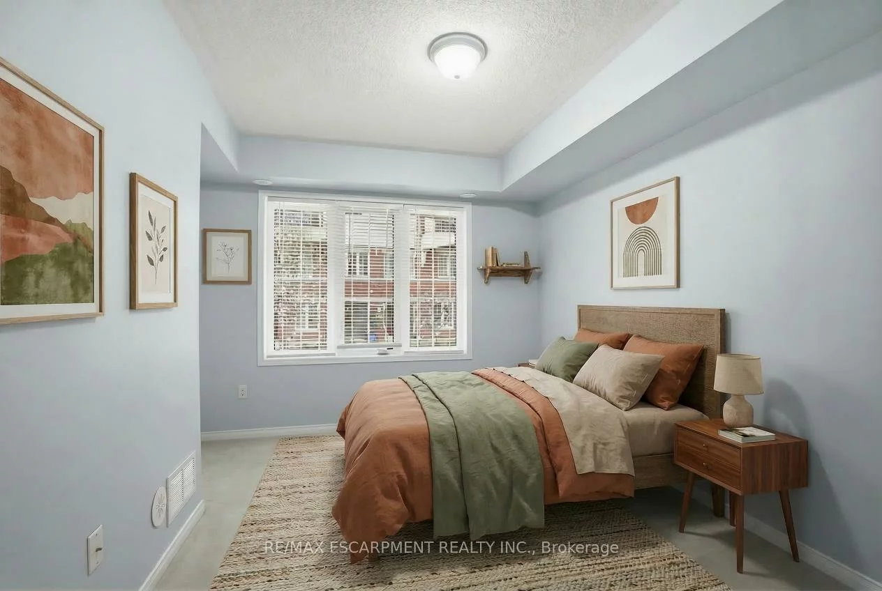 2464, Post, 1015 - RO River Oaks, Oakville