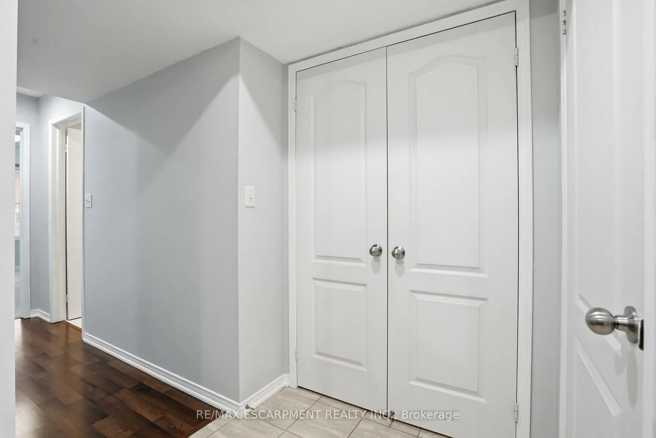 2464, Post, 1015 - RO River Oaks, Oakville