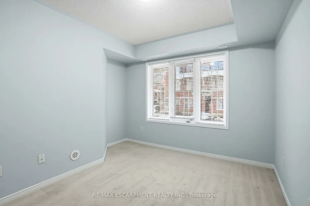 2464, Post, 1015 - RO River Oaks, Oakville