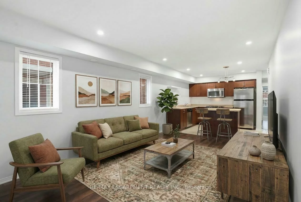 2464, Post, 1015 - RO River Oaks, Oakville