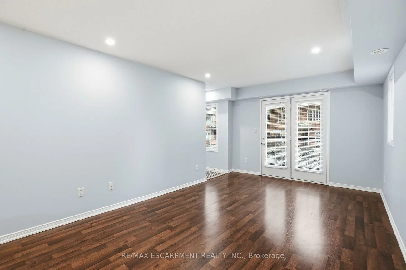 2464, Post, 1015 - RO River Oaks, Oakville