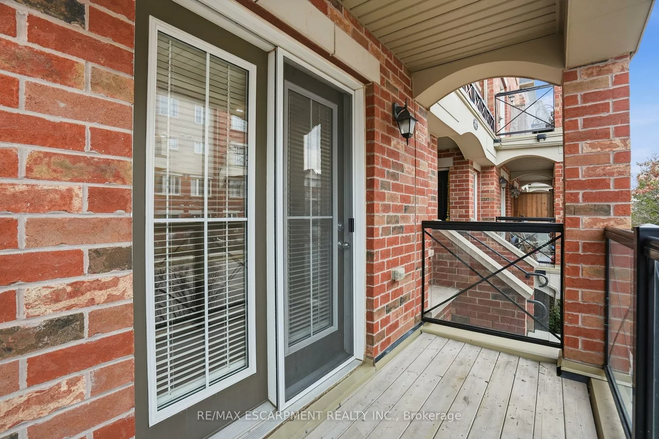 2464, Post, 1015 - RO River Oaks, Oakville