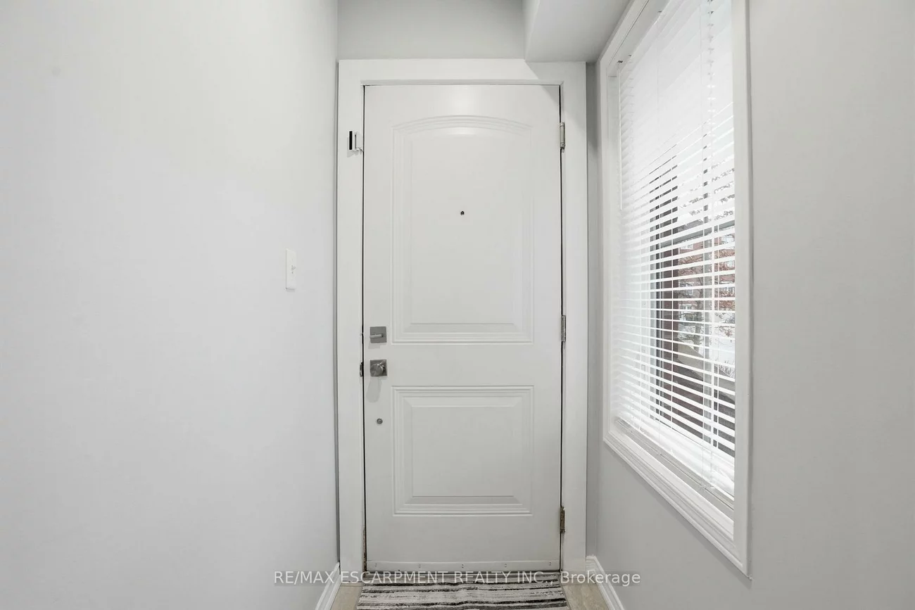 2464, Post, 1015 - RO River Oaks, Oakville