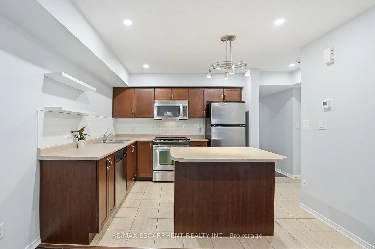 2464, Post, 1015 - RO River Oaks, Oakville