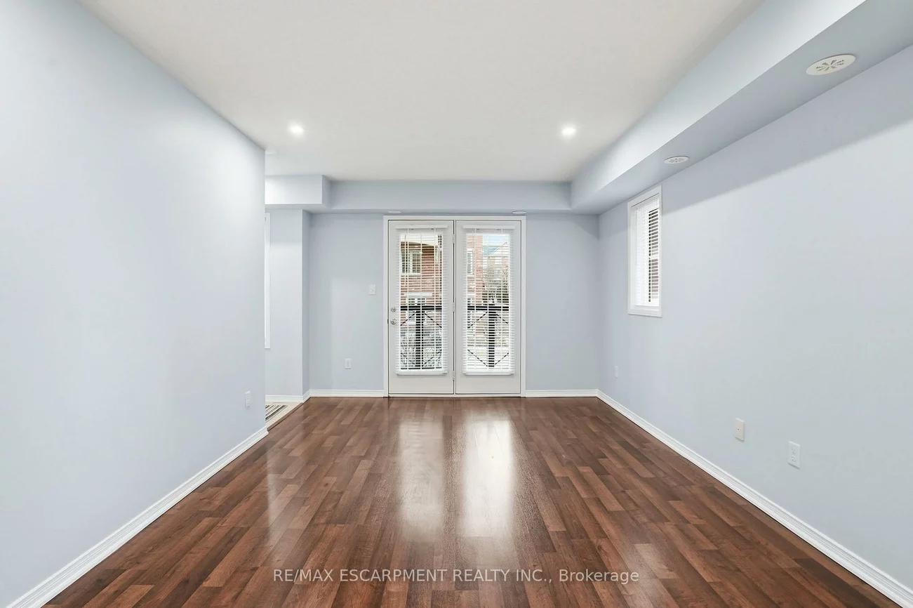 2464, Post, 1015 - RO River Oaks, Oakville