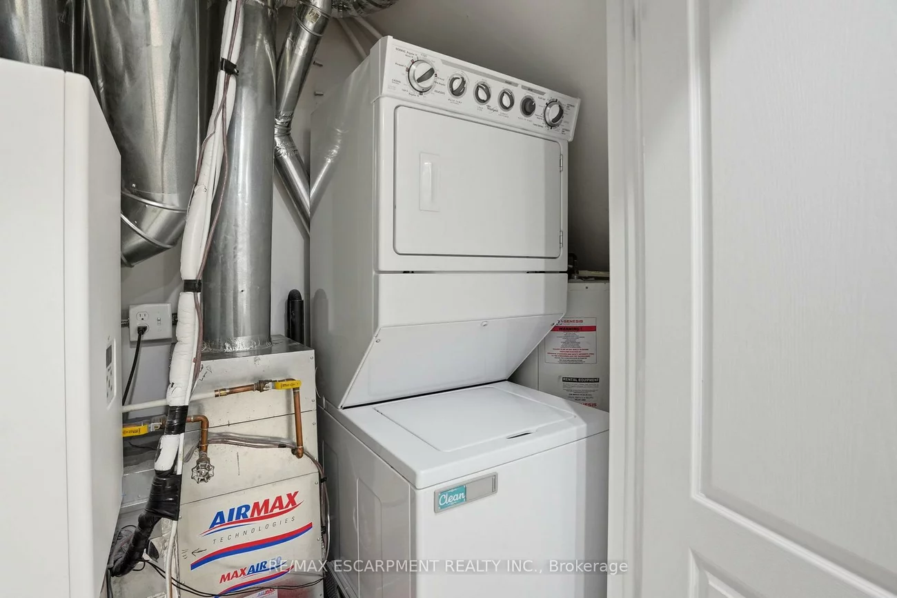 2464, Post, 1015 - RO River Oaks, Oakville