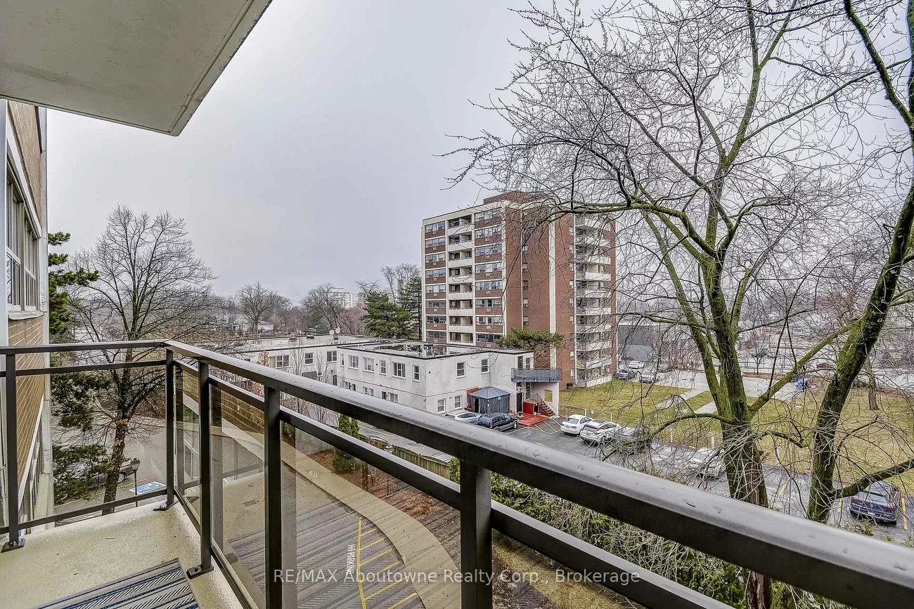 212, Kerr, 1002 - CO Central, Oakville