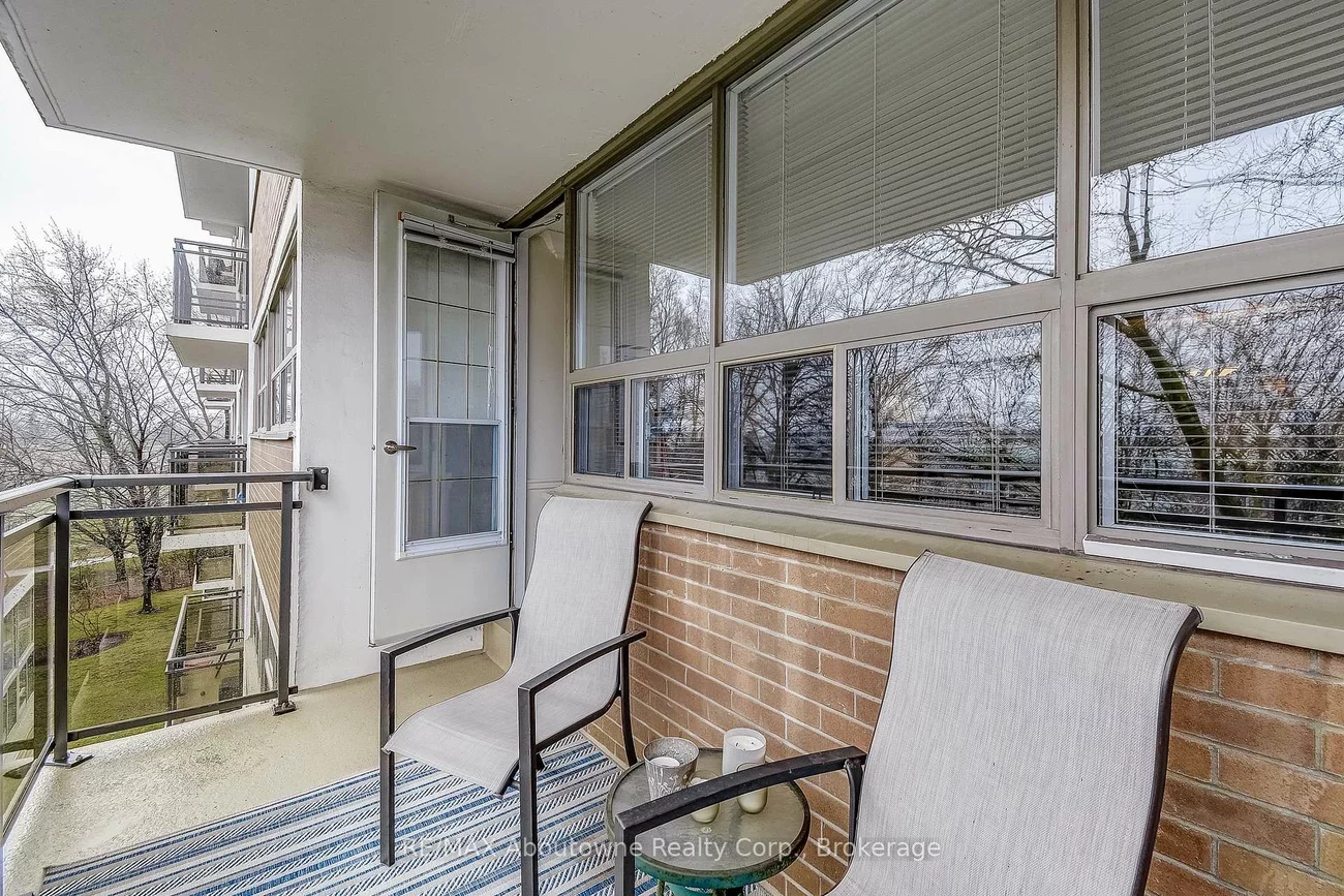 212, Kerr, 1002 - CO Central, Oakville