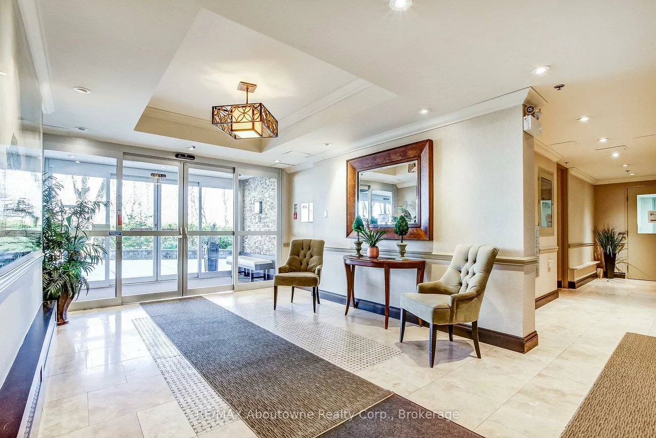 212, Kerr, 1002 - CO Central, Oakville