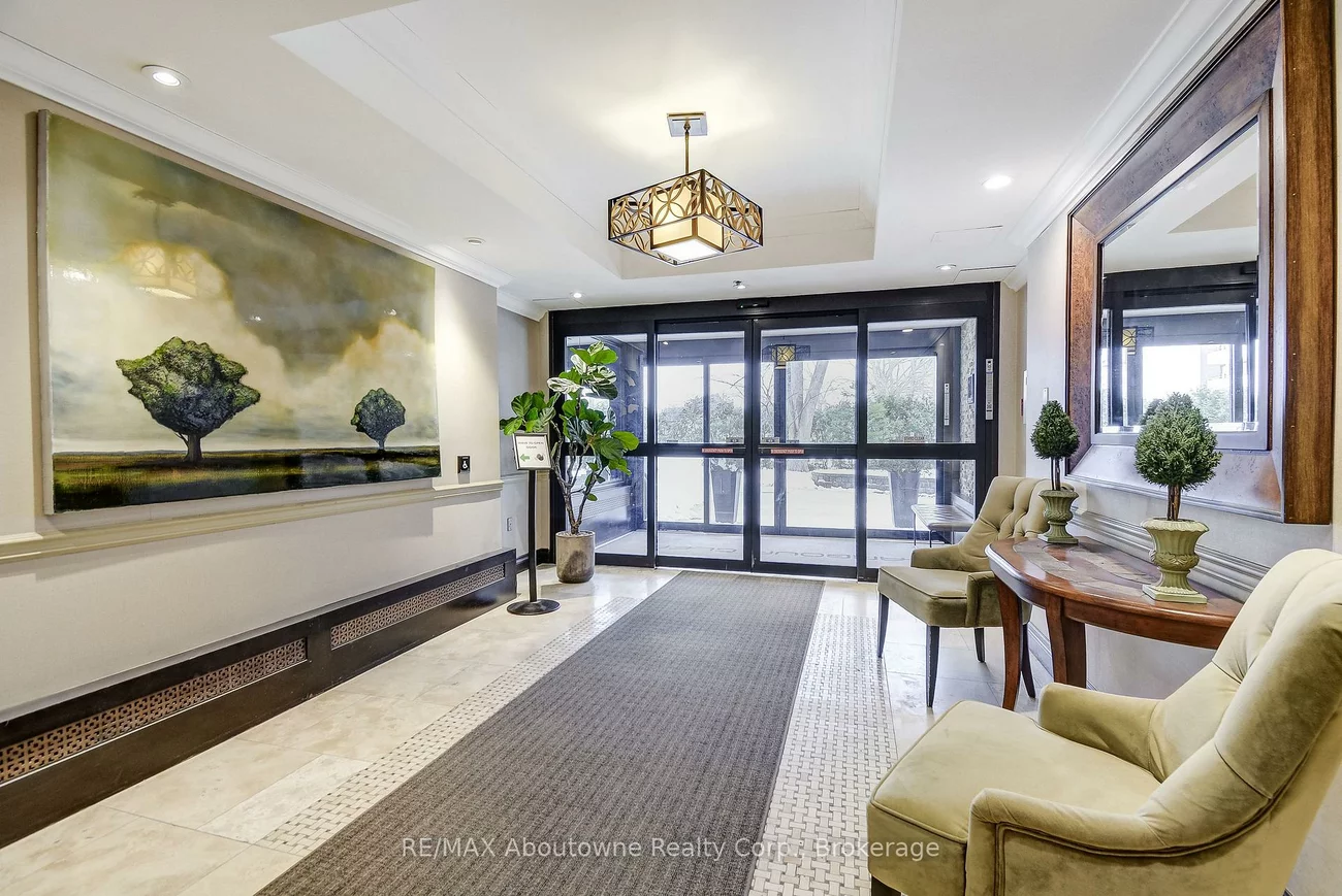 212, Kerr, 1002 - CO Central, Oakville