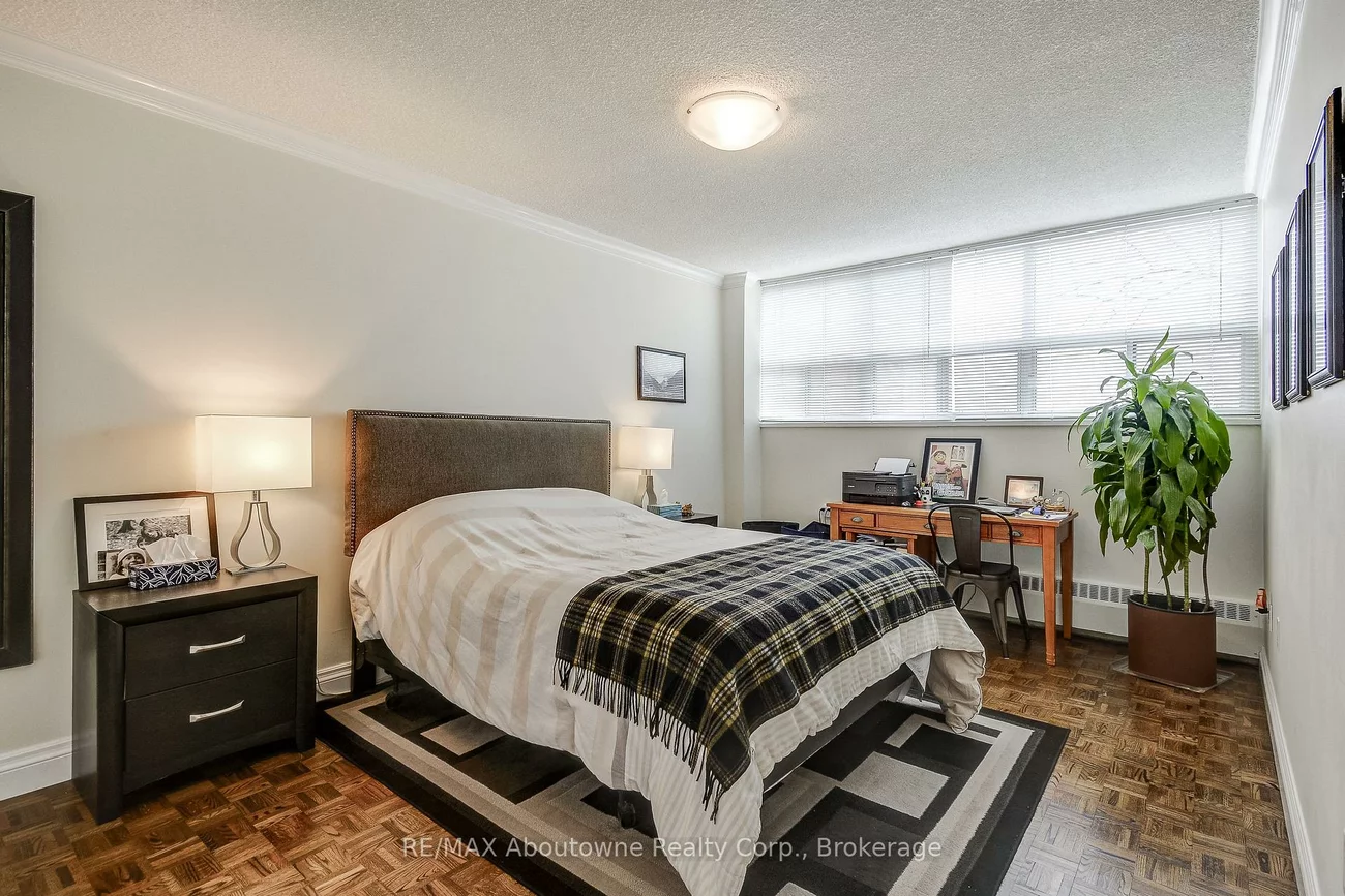 212, Kerr, 1002 - CO Central, Oakville