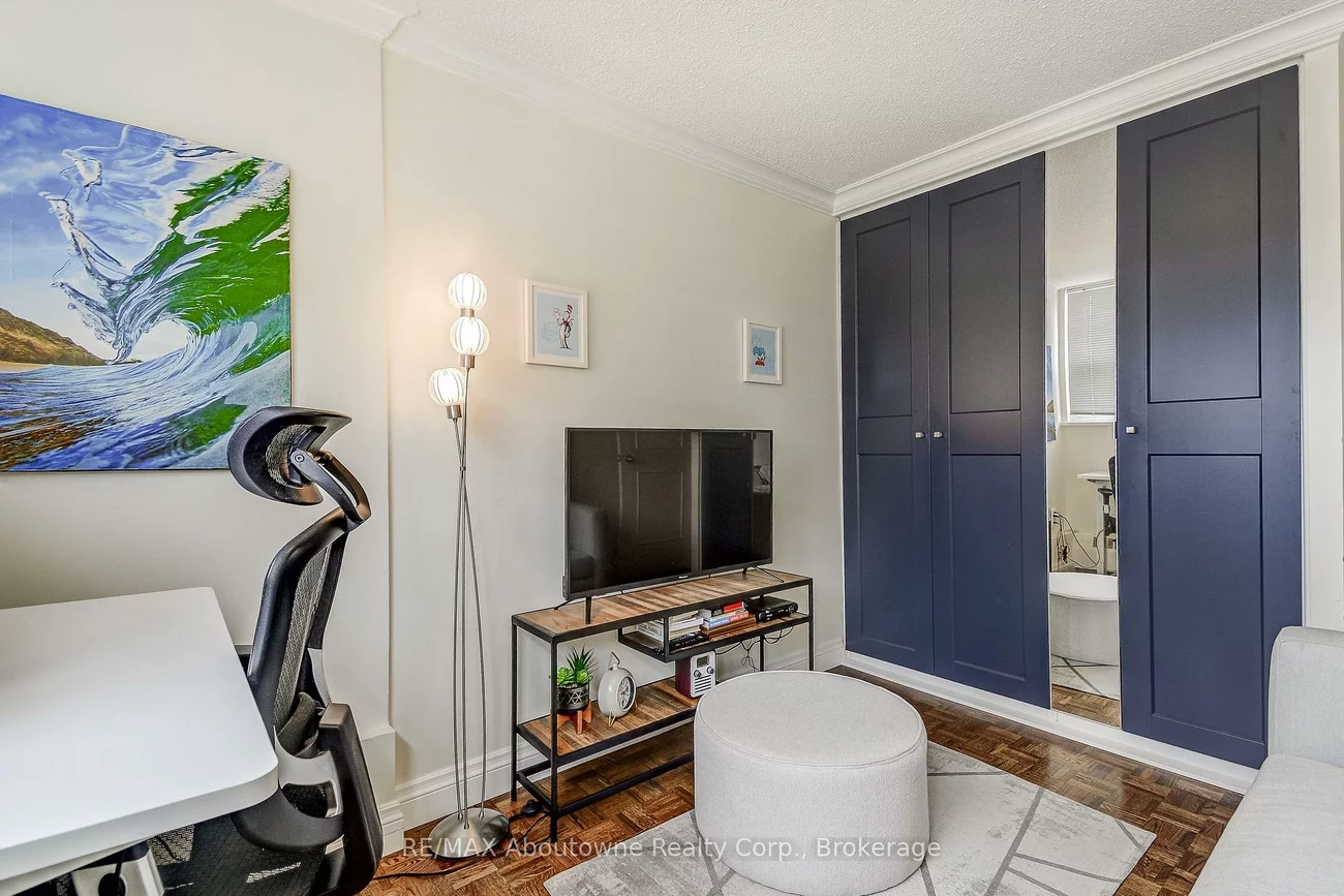 212, Kerr, 1002 - CO Central, Oakville