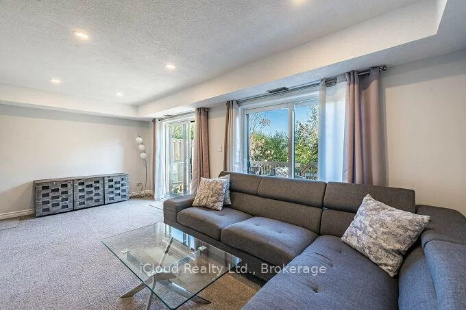 1100, Queens, 1003 - CP College Park, Oakville