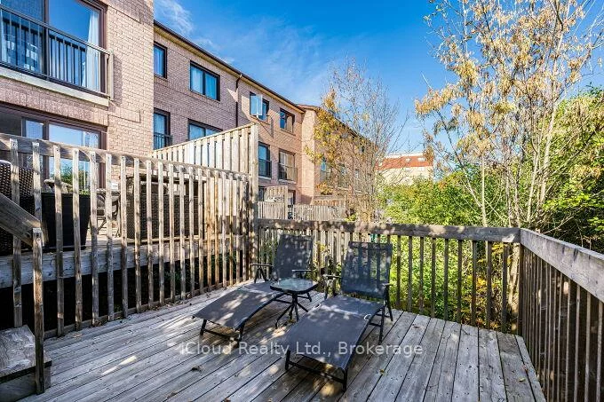 1100, Queens, 1003 - CP College Park, Oakville