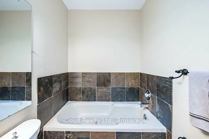 1100, Queens, 1003 - CP College Park, Oakville