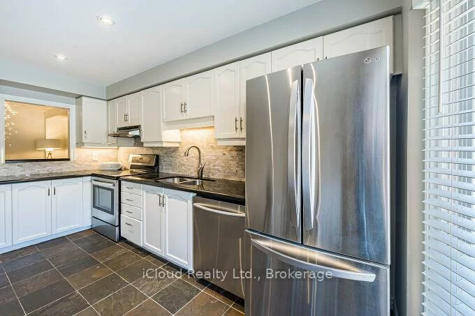 1100, Queens, 1003 - CP College Park, Oakville