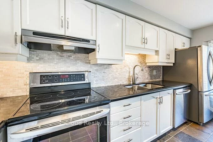 1100, Queens, 1003 - CP College Park, Oakville