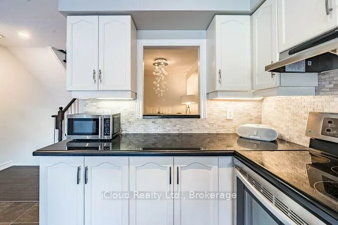 1100, Queens, 1003 - CP College Park, Oakville