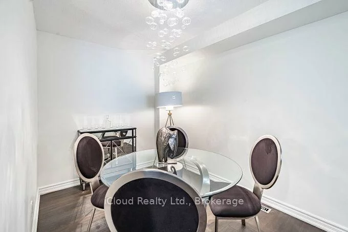 1100, Queens, 1003 - CP College Park, Oakville