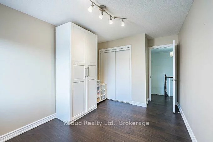 1100, Queens, 1003 - CP College Park, Oakville