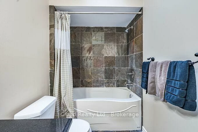 1100, Queens, 1003 - CP College Park, Oakville