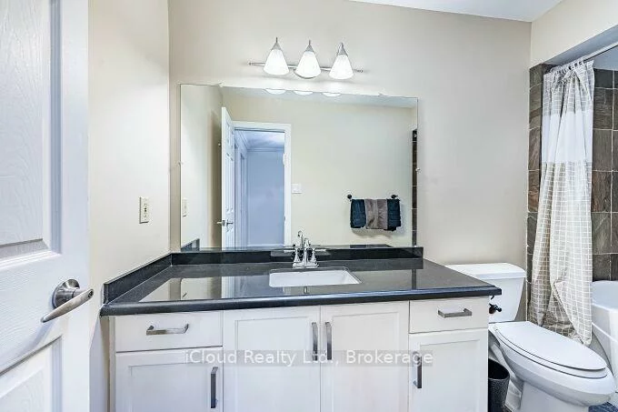 1100, Queens, 1003 - CP College Park, Oakville