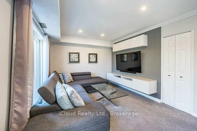 1100, Queens, 1003 - CP College Park, Oakville