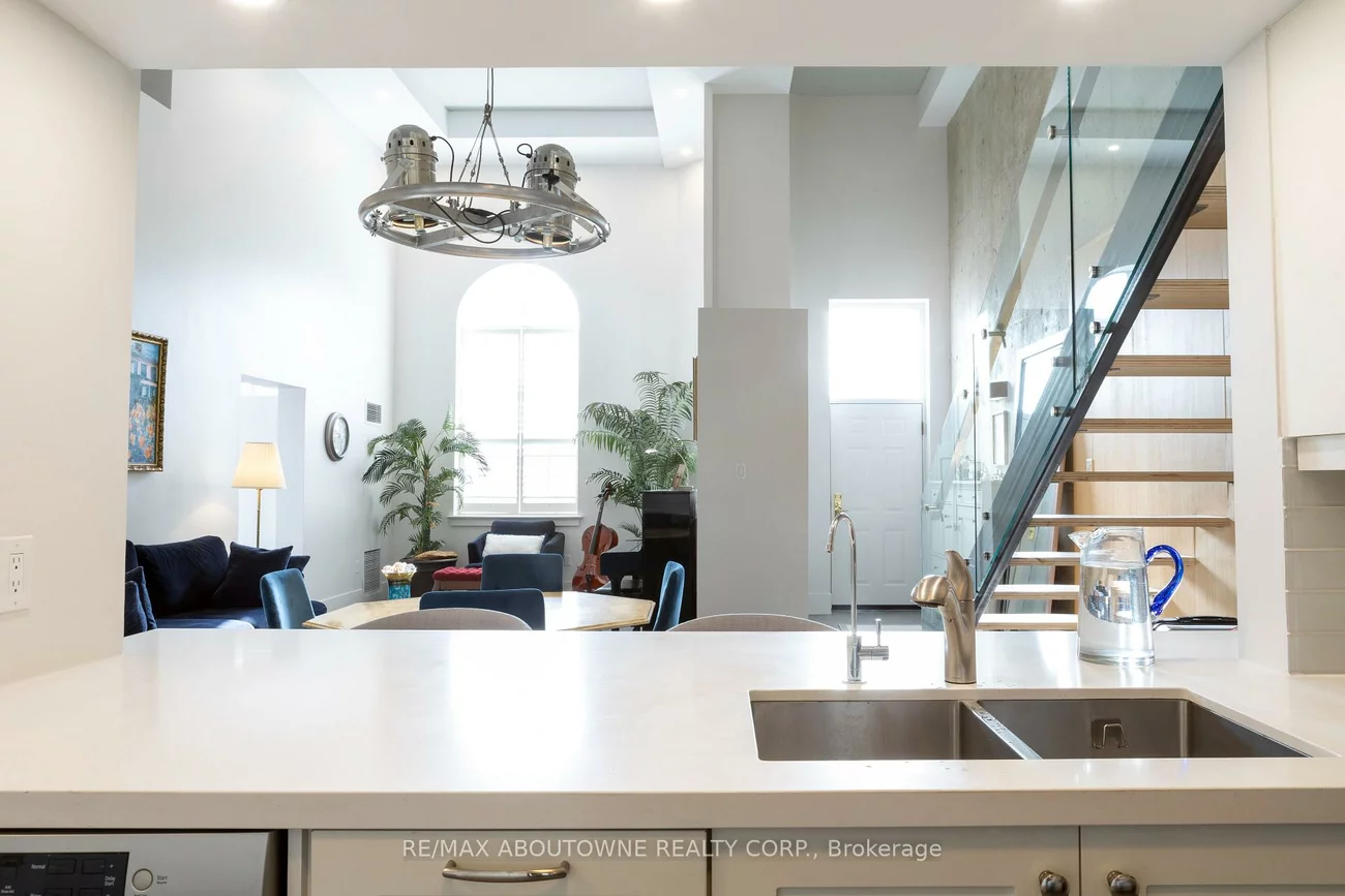 221, Robinson, 1013 - OO Old Oakville, Oakville