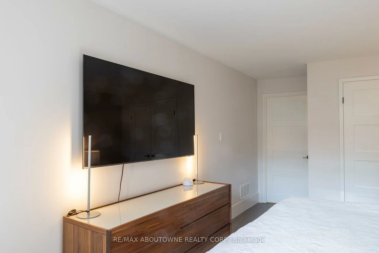 221, Robinson, 1013 - OO Old Oakville, Oakville