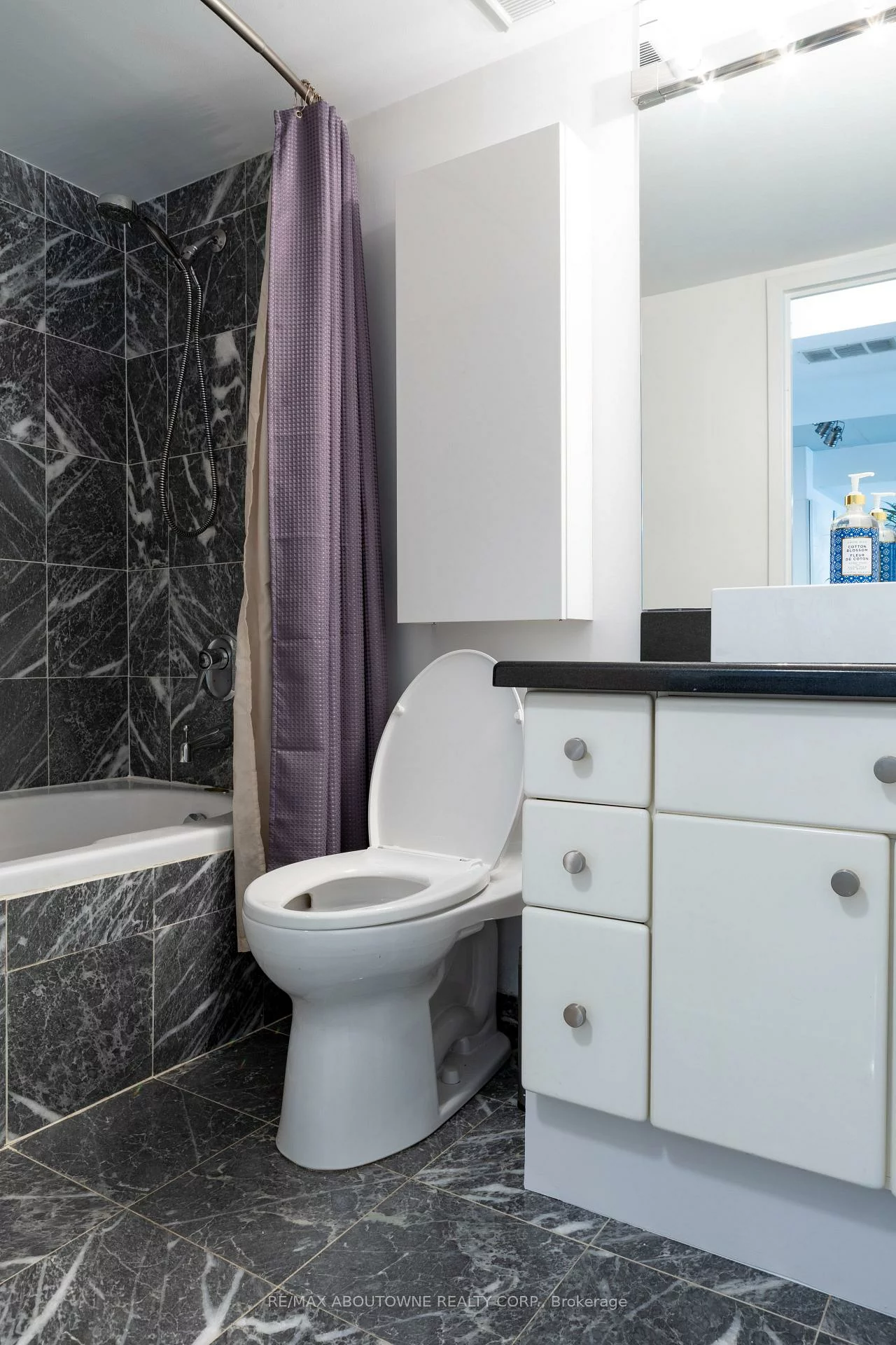 221, Robinson, 1013 - OO Old Oakville, Oakville