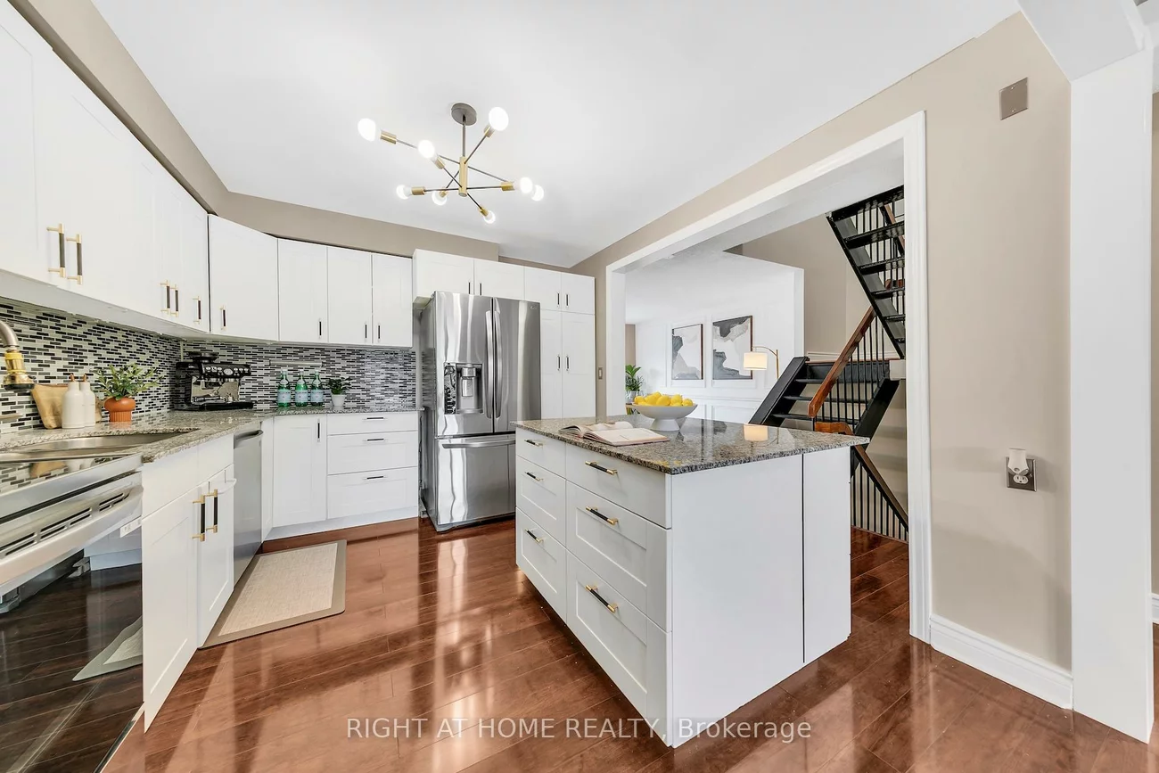 1580, Lancaster, 1005 - FA Falgarwood, Oakville