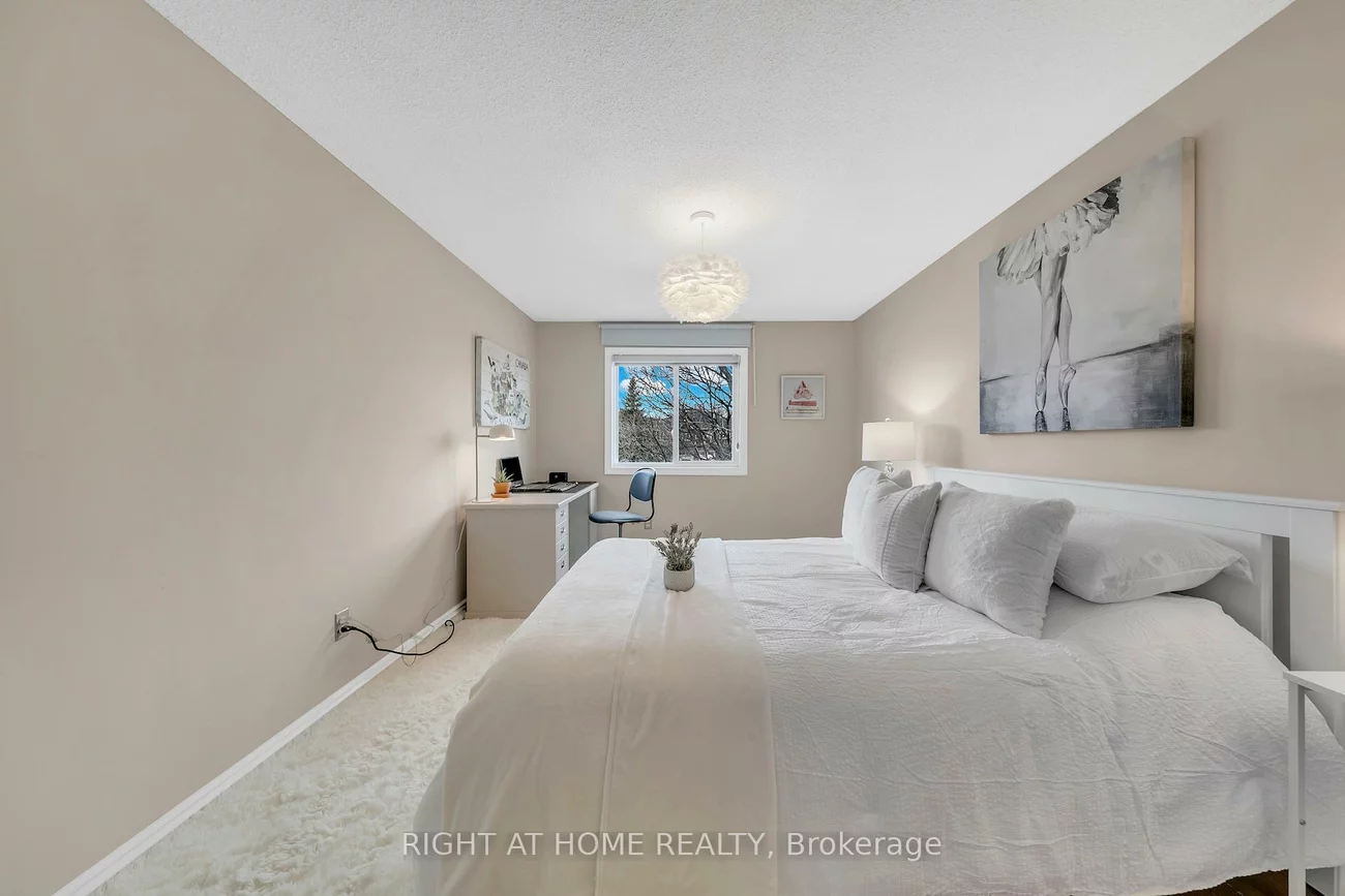 1580, Lancaster, 1005 - FA Falgarwood, Oakville