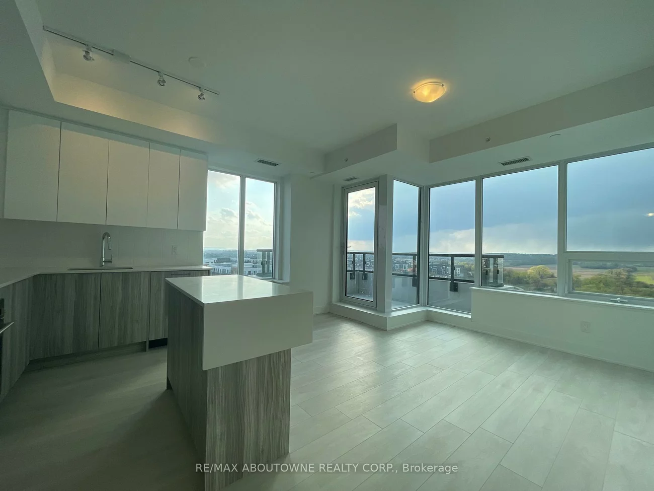 2489, Taunton, 1015 - RO River Oaks, Oakville