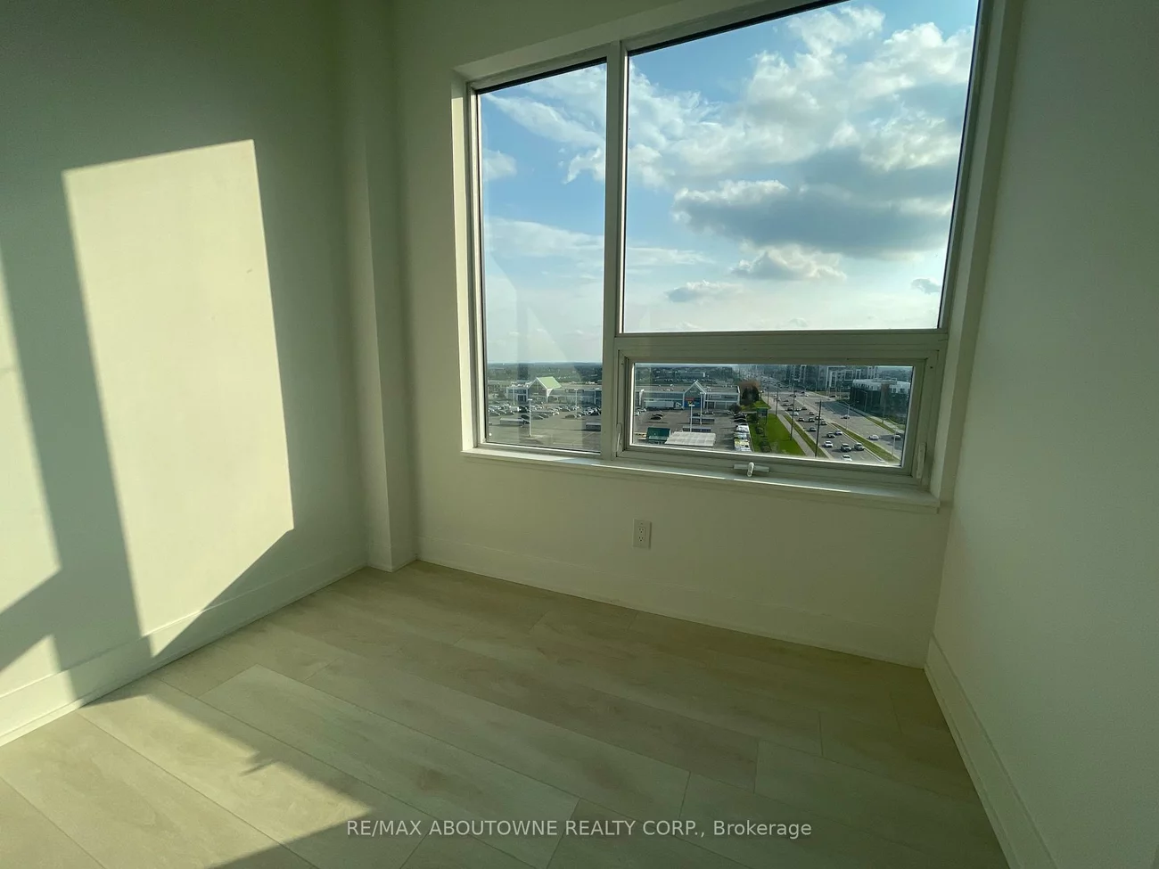 2489, Taunton, 1015 - RO River Oaks, Oakville