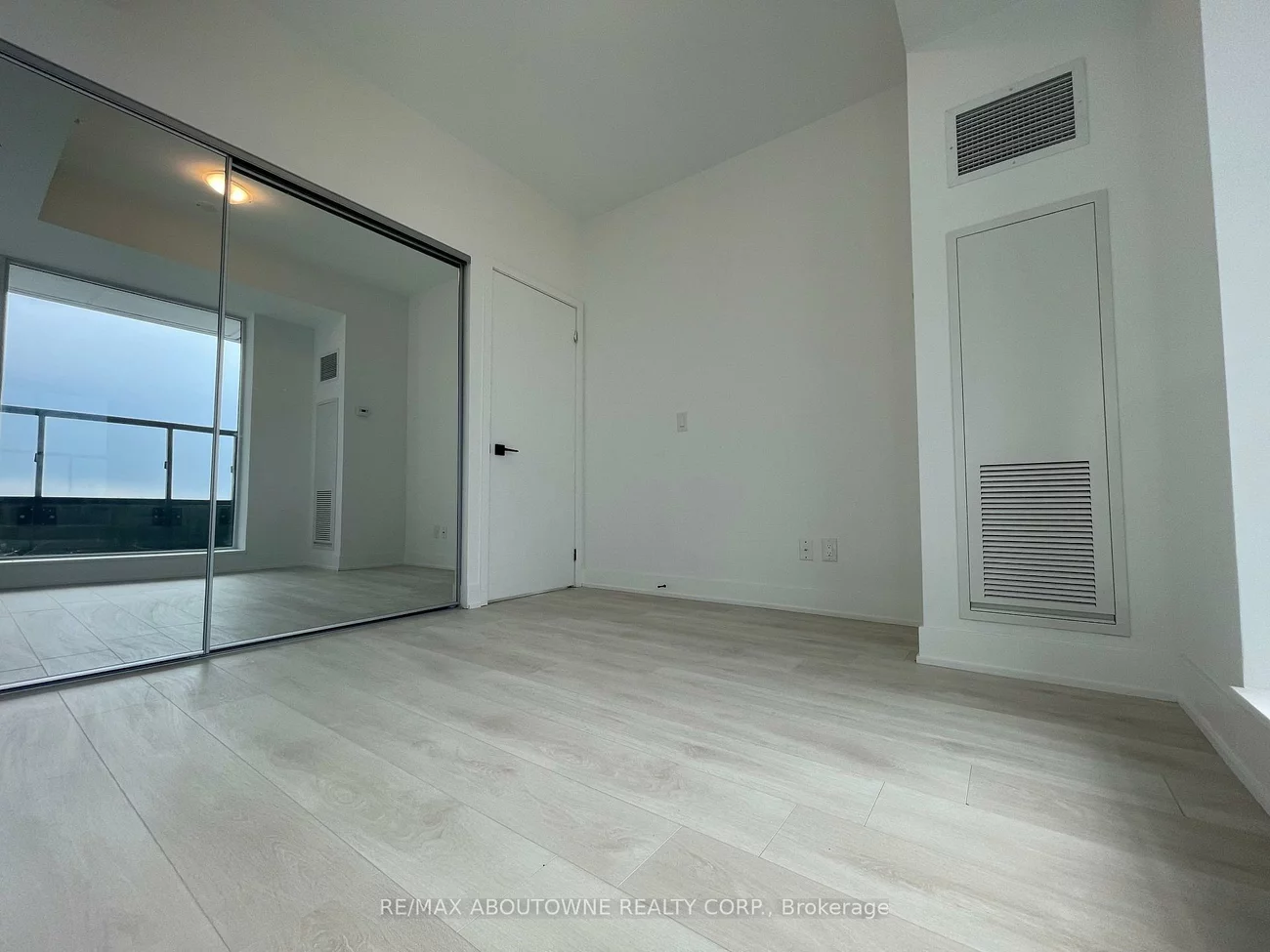 2489, Taunton, 1015 - RO River Oaks, Oakville