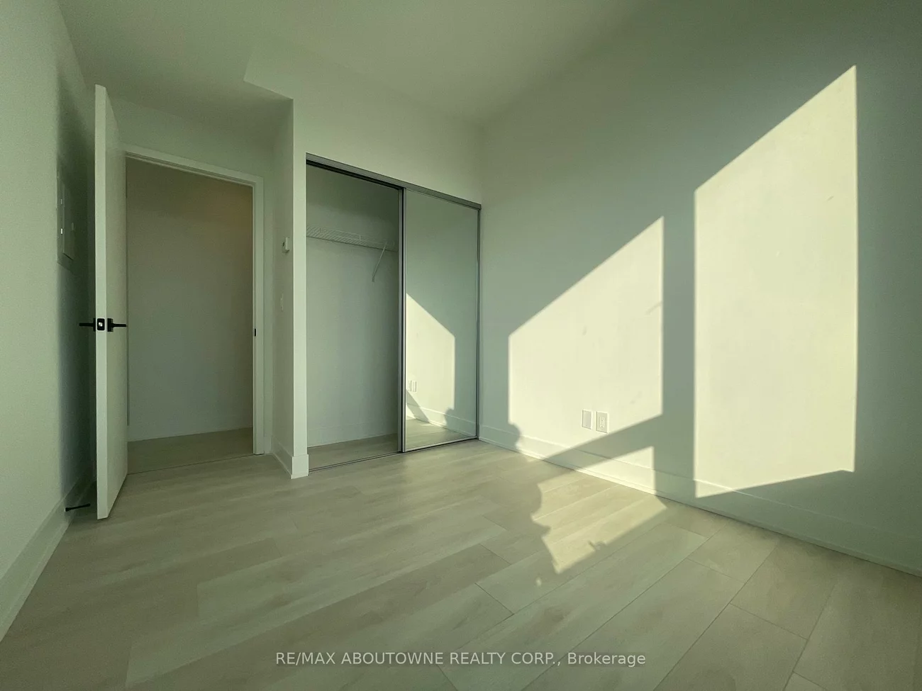 2489, Taunton, 1015 - RO River Oaks, Oakville