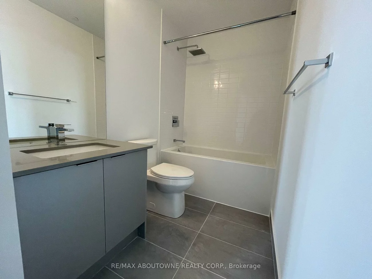 2489, Taunton, 1015 - RO River Oaks, Oakville