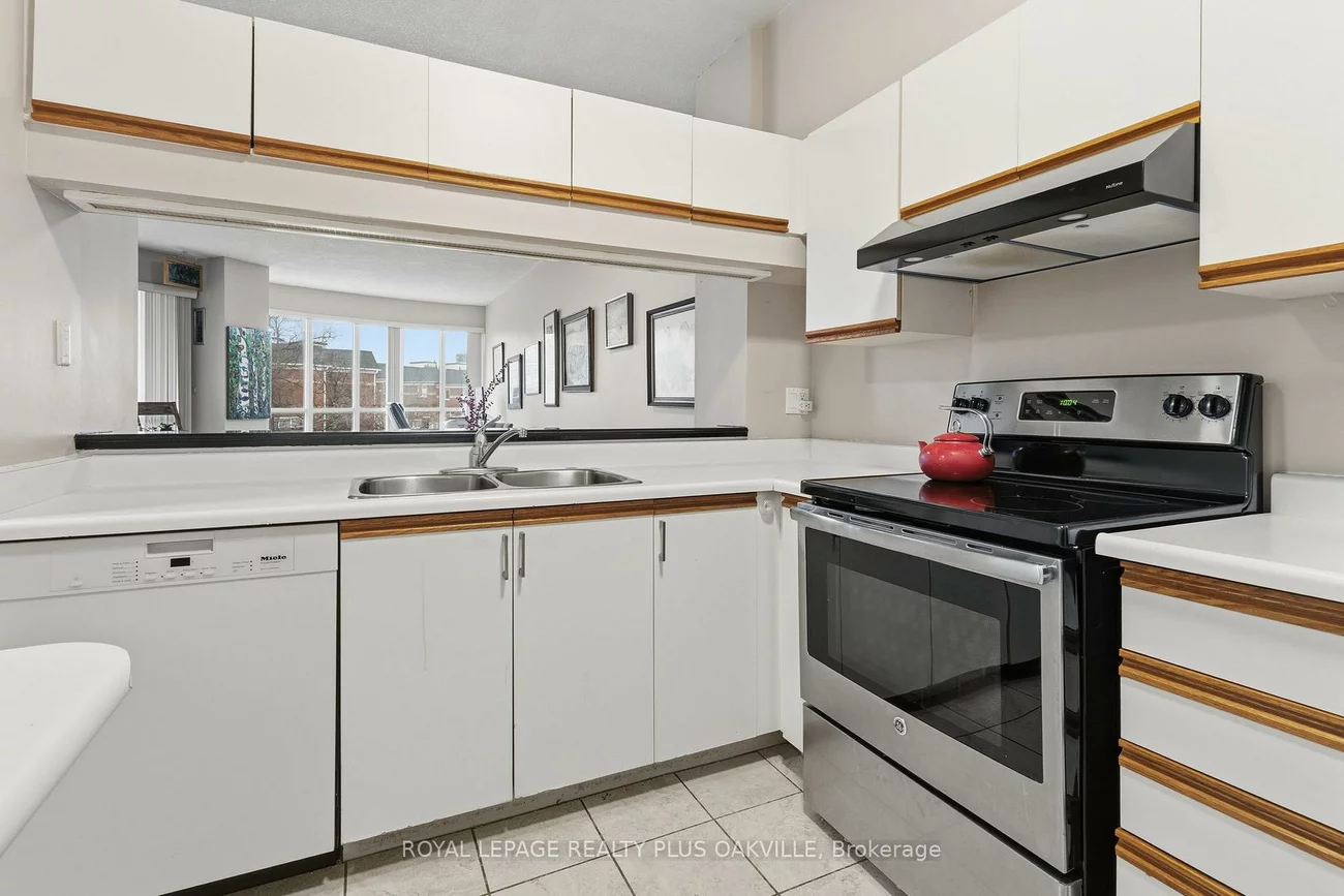 2511, Lakeshore, 1001 - BR Bronte, Oakville