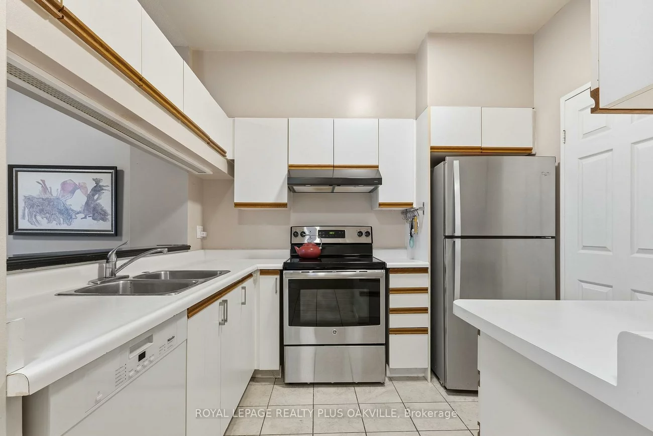 2511, Lakeshore, 1001 - BR Bronte, Oakville