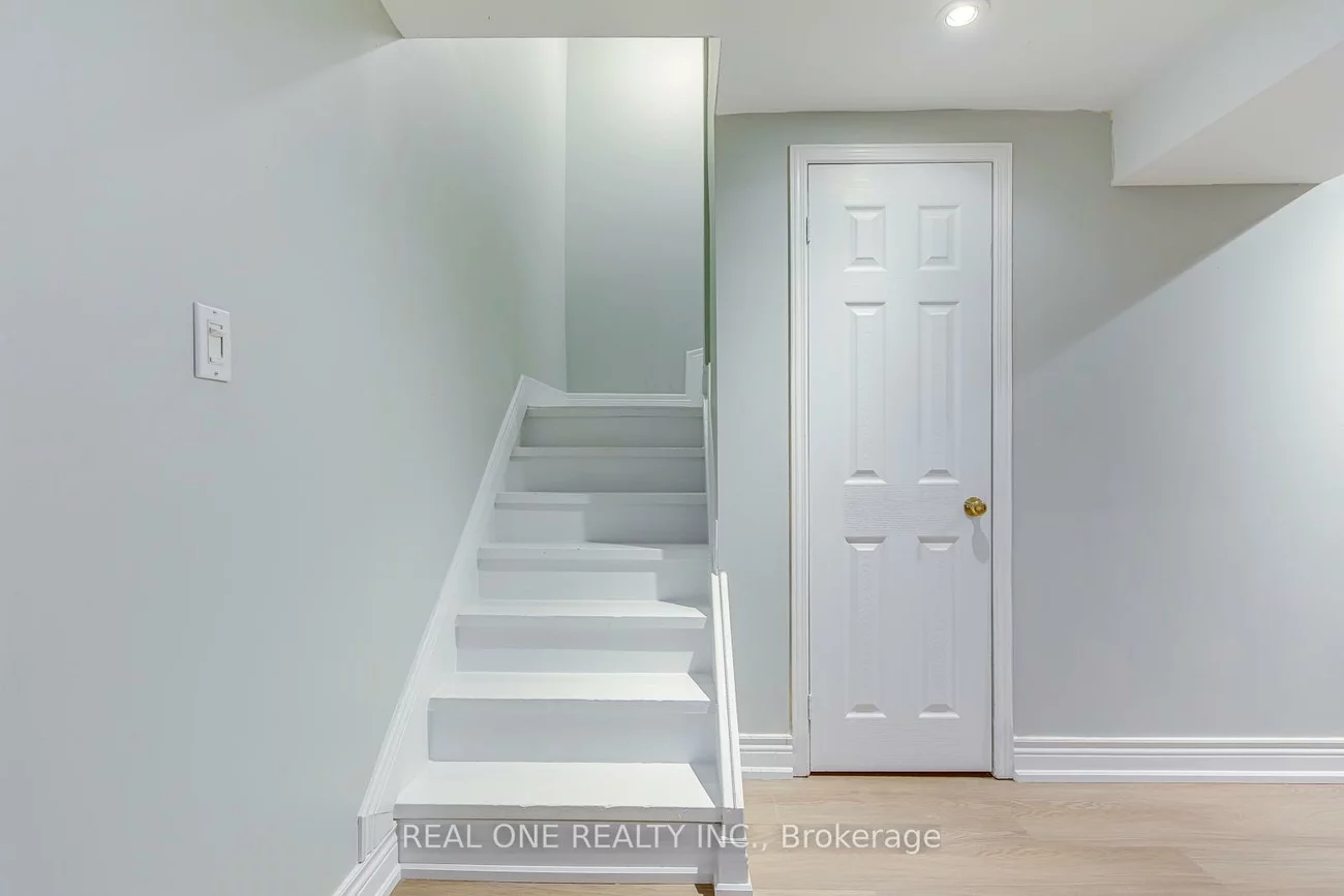 2006, Glenada, 1018 - WC Wedgewood Creek, Oakville