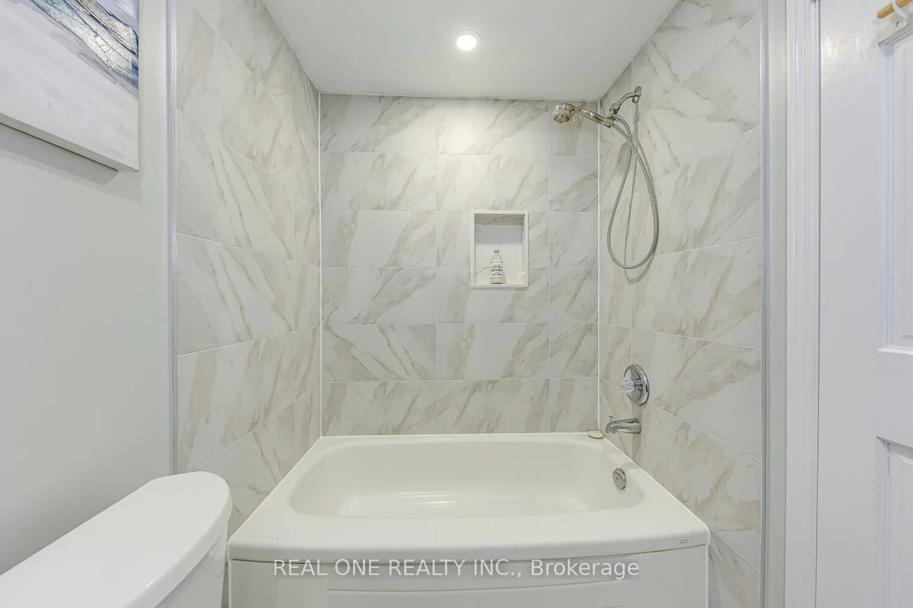 2006, Glenada, 1018 - WC Wedgewood Creek, Oakville