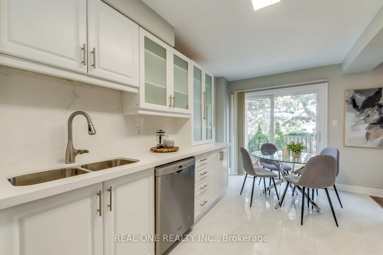 2006, Glenada, 1018 - WC Wedgewood Creek, Oakville