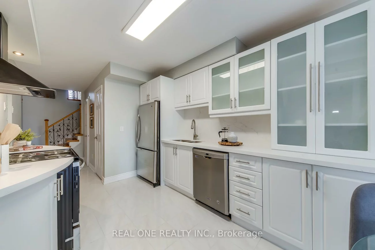 2006, Glenada, 1018 - WC Wedgewood Creek, Oakville