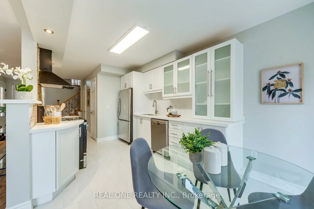 2006, Glenada, 1018 - WC Wedgewood Creek, Oakville